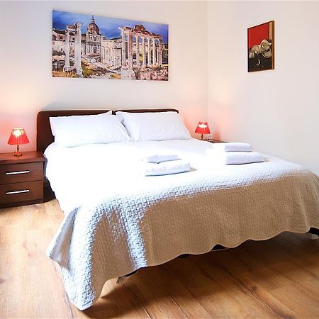 Vetrina Holidays Apartment Navona Rome Luaran gambar